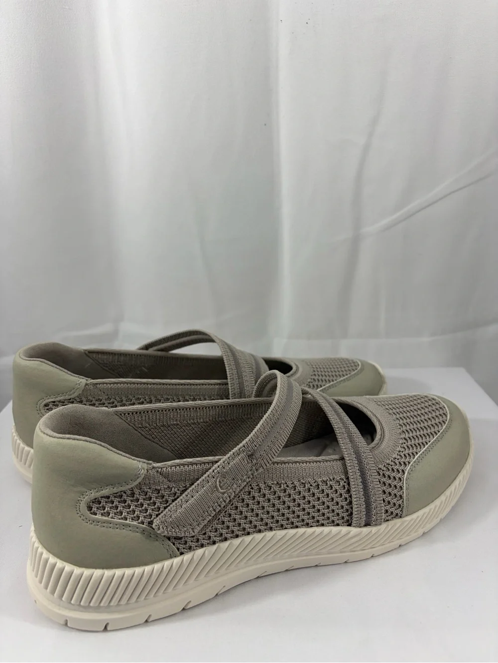 NWT Easy Spirit Women’s Size 8 Neutral Taupe Mesh Mary Jane Athletic Shoes